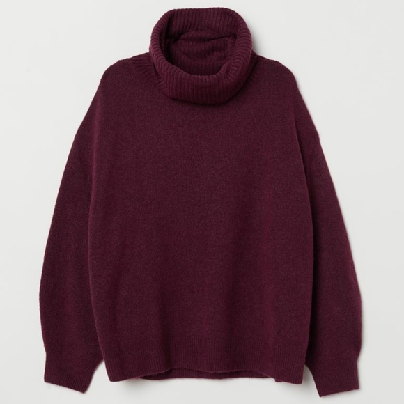 H&M Sweaters - H&M burgundy oversized turtleneck